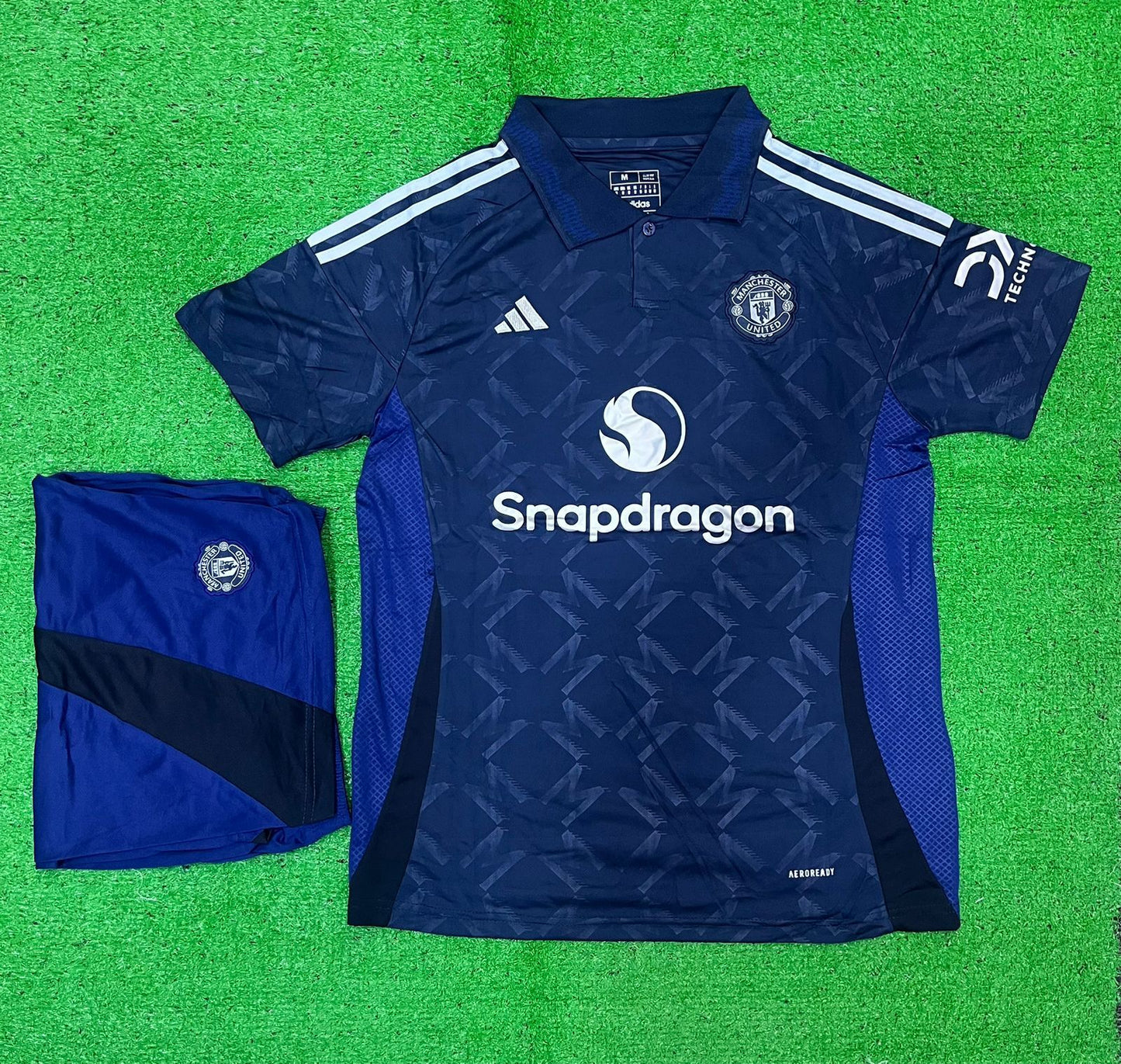 Manchester United 24/25 Away Jersey With Shorts