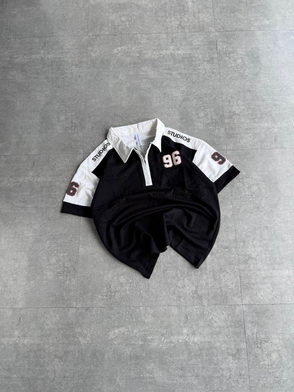 Oversized Fivesleeve Collar T-Shirt