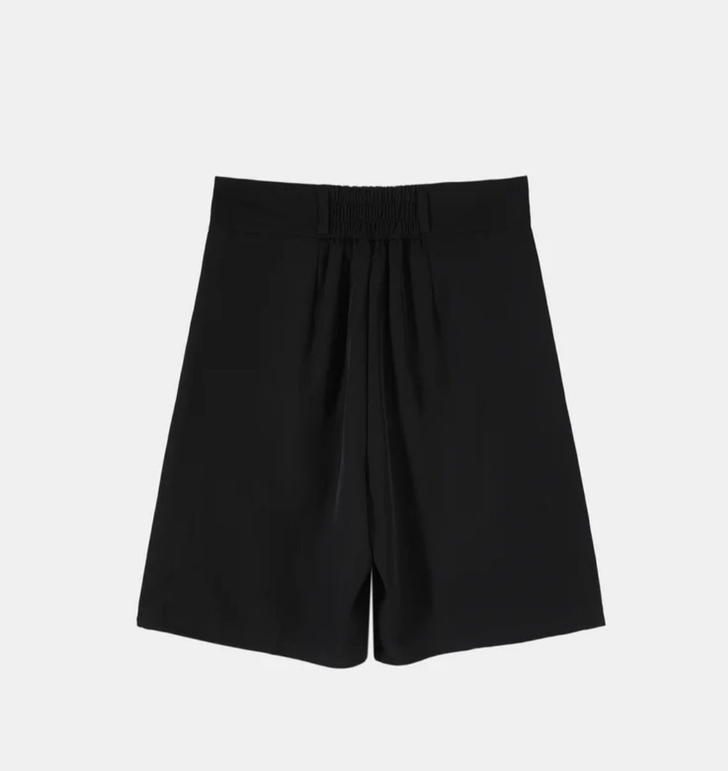 Buttoned Straight Leg Shorts