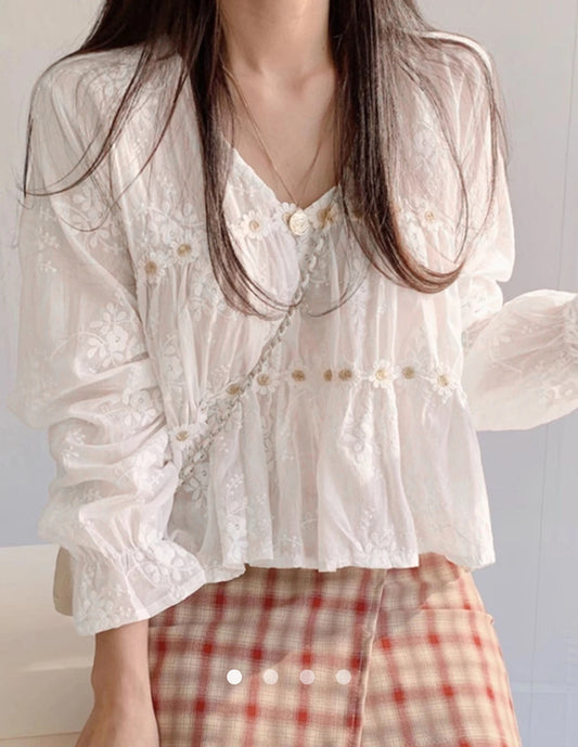 White Romantic Daisy Trim Blouse